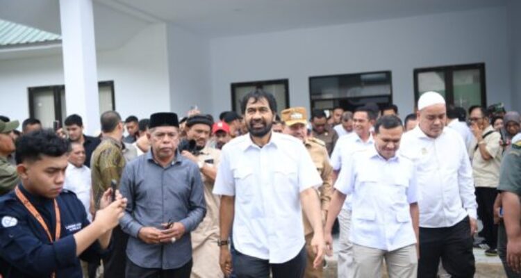 Gubernur dan Wakil Resmikan Pabrik Karet